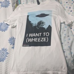 NWOT BuzzFeed Unsolved I Want To Wheeze T-shirt